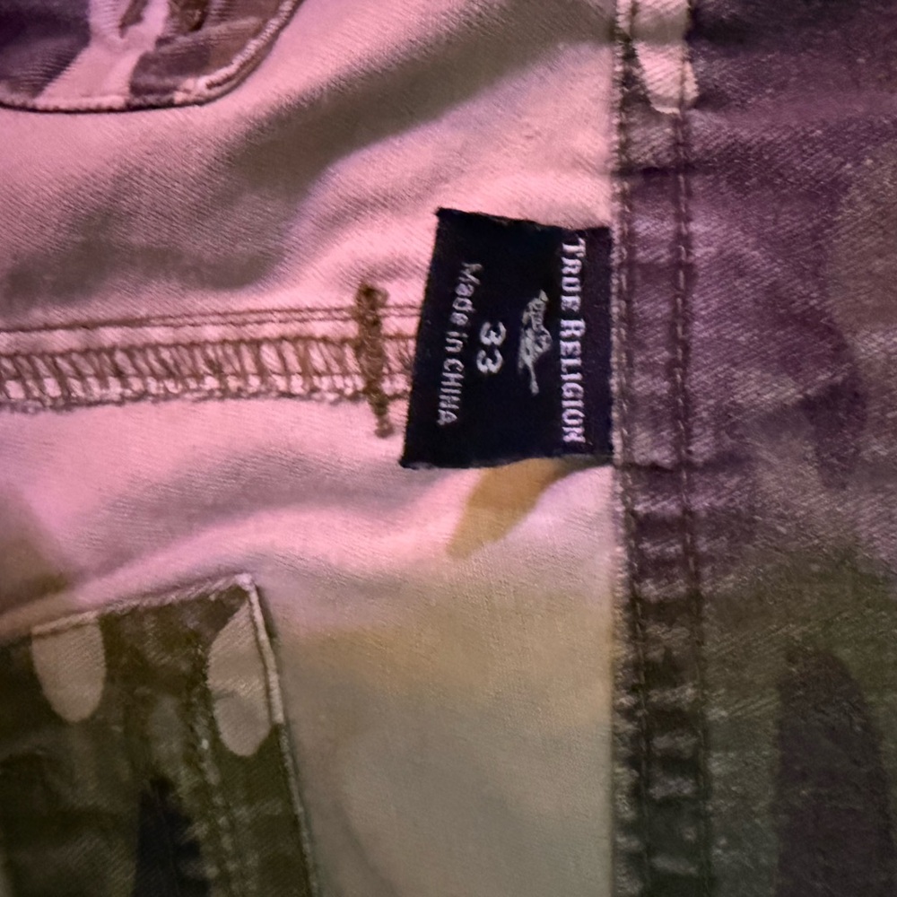 True Religion Camo Cargo Shorts – Size 33 - Picture 4 of 7